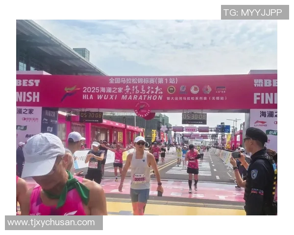 武汉极限运动队在马拉松大满贯中的耐力挑战与精彩表现分析